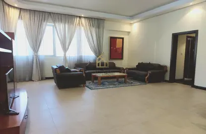 Apartment - 2 Bedrooms - 3 Bathrooms for rent in Diplomatic Area - Manama - Capital Governorate