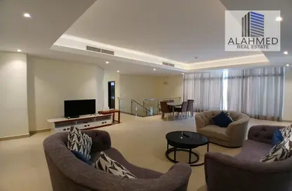 Duplex - 3 Bedrooms - 4 Bathrooms for rent in Busaiteen - Muharraq Governorate