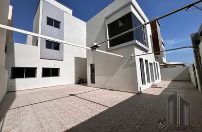 Villa - 3 Bedrooms - 5 Bathrooms for sale in Hidd - Muharraq Governorate