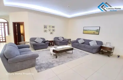 Apartment - 3 Bedrooms - 3 Bathrooms for rent in Busaiteen - Muharraq Governorate