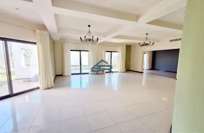 Compound - 5 Bedrooms - 5 Bathrooms for rent in Janabiya - Northern Governorate