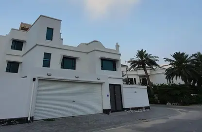 Villa - 4 Bedrooms - 5 Bathrooms for rent in Sanad - Central Governorate