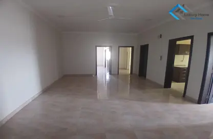 Apartment - 3 Bedrooms - 3 Bathrooms for rent in Busaiteen - Muharraq Governorate