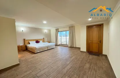 Apartment - 3 Bedrooms - 3 Bathrooms for rent in Al Juffair - Capital Governorate