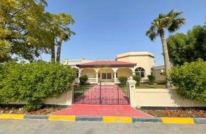 Villa - 4 Bedrooms - 4 Bathrooms for rent in Janabiya - Northern Governorate