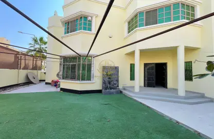 Villa - 5 Bedrooms - 6 Bathrooms for rent in Al Juffair - Capital Governorate