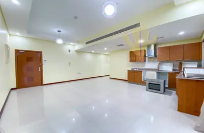 Apartment - 2 Bedrooms - 3 Bathrooms for rent in Zinj - Manama - Capital Governorate