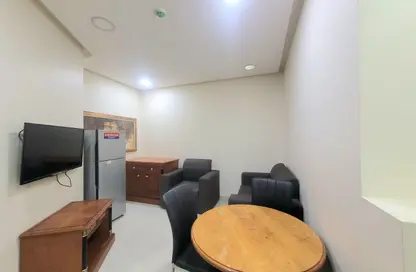 Apartment - 1 Bedroom - 1 Bathroom for rent in Al Burhama - Manama - Capital Governorate