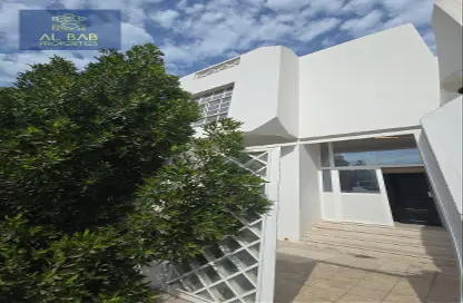 Villa - 4 Bedrooms - 4 Bathrooms for rent in Mahooz - Manama - Capital Governorate