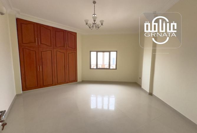 Apartment - 2 Bedrooms - 3 Bathrooms for rent in Manama Souq - Manama - Capital Governorate