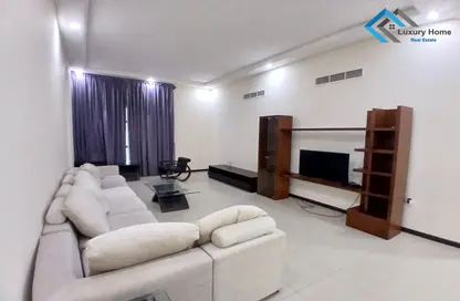 Apartment - 2 Bedrooms - 3 Bathrooms for rent in Busaiteen - Muharraq Governorate