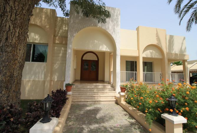 Villa - 4 Bedrooms - 4 Bathrooms for rent in Saar - Northern Governorate