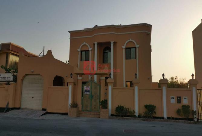 Villa - 3 Bedrooms - 5 Bathrooms for rent in Mahooz - Manama - Capital Governorate