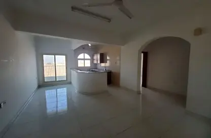 Apartment - 2 Bedrooms - 2 Bathrooms for rent in Busaiteen - Muharraq Governorate