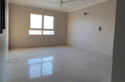 Apartment - 3 Bedrooms - 3 Bathrooms for rent in Galali - Muharraq Governorate