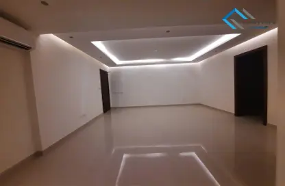 Office Space - Studio - 3 Bathrooms for rent in Busaiteen - Muharraq Governorate