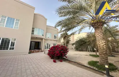 Villa - 5 Bedrooms - 4 Bathrooms for sale in Hamad Town - Northern Governorate