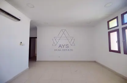 Apartment - 4 Bedrooms - 2 Bathrooms for rent in Busaiteen - Muharraq Governorate