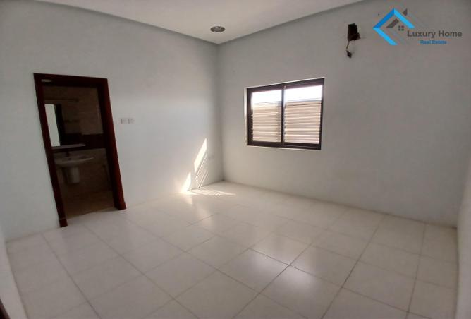 Apartment - 2 Bedrooms - 3 Bathrooms for rent in Busaiteen - Muharraq Governorate