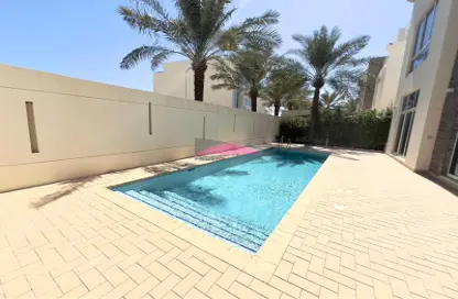 Villa - 5 Bedrooms - 6 Bathrooms for rent in Amwaj Islands - Muharraq Governorate