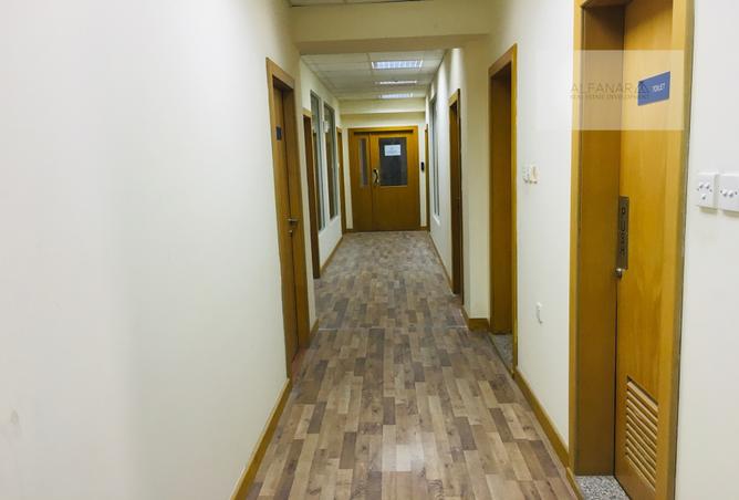 Office Space - Studio - 3 Bathrooms for rent in Sanad - Central Governorate