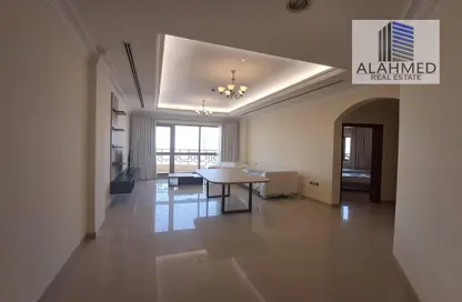 Apartment - 2 Bedrooms - 3 Bathrooms for rent in Manama Souq - Manama - Capital Governorate