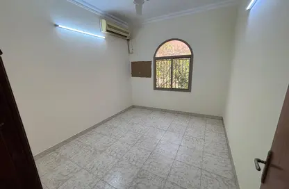 Apartment - 2 Bedrooms - 2 Bathrooms for rent in Salmaniya - Manama - Capital Governorate