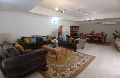 Villa - 4 Bedrooms - 4 Bathrooms for rent in Al Juffair - Capital Governorate