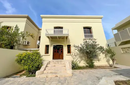 Villa - 4 Bedrooms - 4 Bathrooms for rent in Mahooz - Manama - Capital Governorate