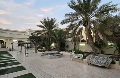 Villa - 4 Bedrooms - 6 Bathrooms for sale in Sanad - Central Governorate