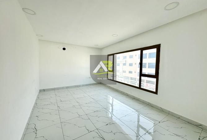 Office Space - Studio - 1 Bathroom for rent in Salmabad - Central Governorate