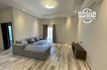 Living Room image for: Apartment - 2 Bedrooms - 2 Bathrooms for rent in Al Juffair - Capital Governorate, Image 1