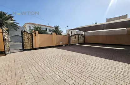 Villa - 5 Bedrooms - 7 Bathrooms for rent in Arad - Muharraq Governorate