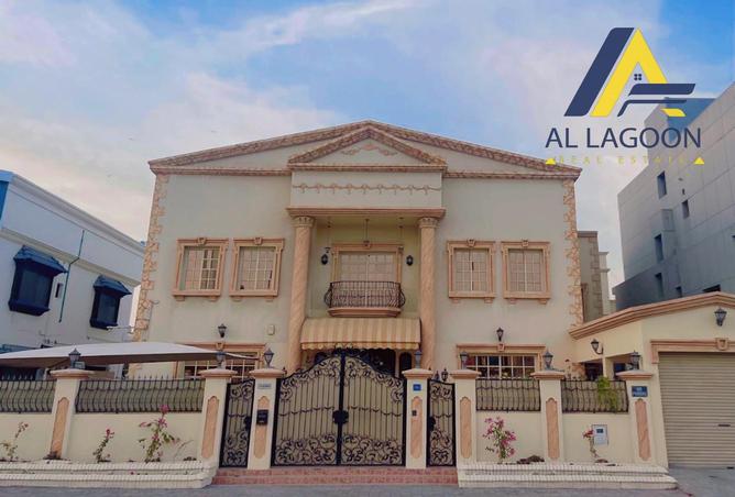 Villa - 5 Bedrooms - 6 Bathrooms for rent in Zinj - Manama - Capital Governorate