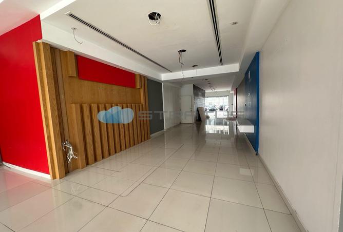 Show Room - Studio - 2 Bathrooms for rent in Diplomatic Area - Manama - Capital Governorate