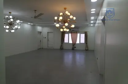 Apartment - 2 Bedrooms - 3 Bathrooms for rent in Hamad Town - Northern Governorate