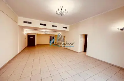 Apartment - 3 Bedrooms - 3 Bathrooms for rent in Sanabis - Manama - Capital Governorate