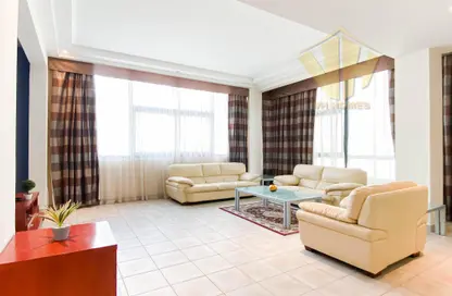 Apartment - 2 Bedrooms - 3 Bathrooms for rent in Al Juffair - Capital Governorate