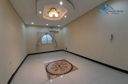 Empty Room image for: Apartment - 2 Bedrooms - 3 Bathrooms for rent in Tubli - Central Governorate, Image 1