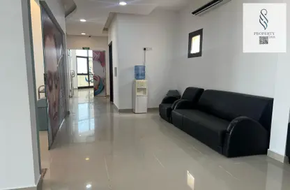 Medical Facility - Studio - 4 Bathrooms for rent in Bu Kowarah - Riffa - Southern Governorate