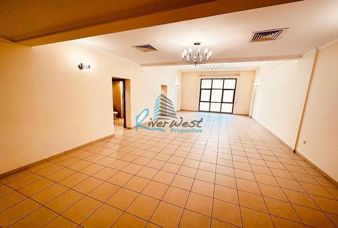 Apartment - 3 Bedrooms - 3 Bathrooms for rent in Sanabis - Manama - Capital Governorate