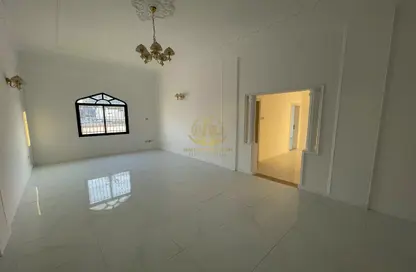 Apartment - 2 Bedrooms - 2 Bathrooms for rent in Mahooz - Manama - Capital Governorate