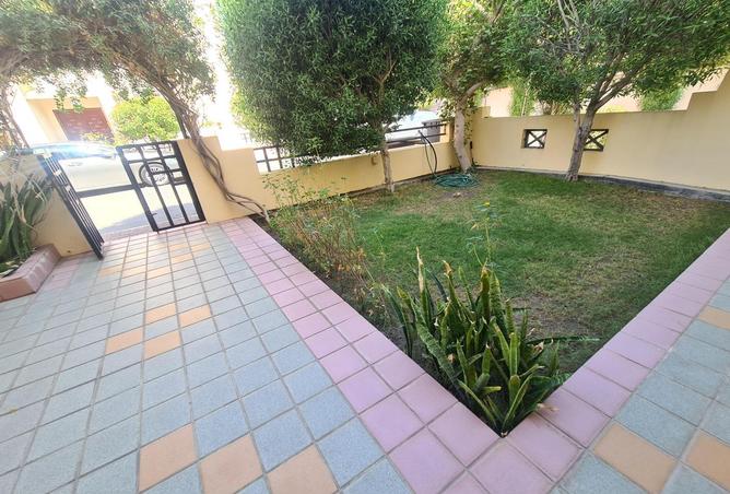 Villa - 4 Bedrooms - 4 Bathrooms for rent in Saar - Northern Governorate