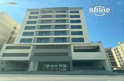 Apartment - 2 Bedrooms - 2 Bathrooms for rent in Sanabis - Manama - Capital Governorate