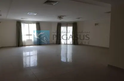 Apartment - 4 Bedrooms - 4 Bathrooms for rent in Exhibition Road - Hoora - Capital Governorate