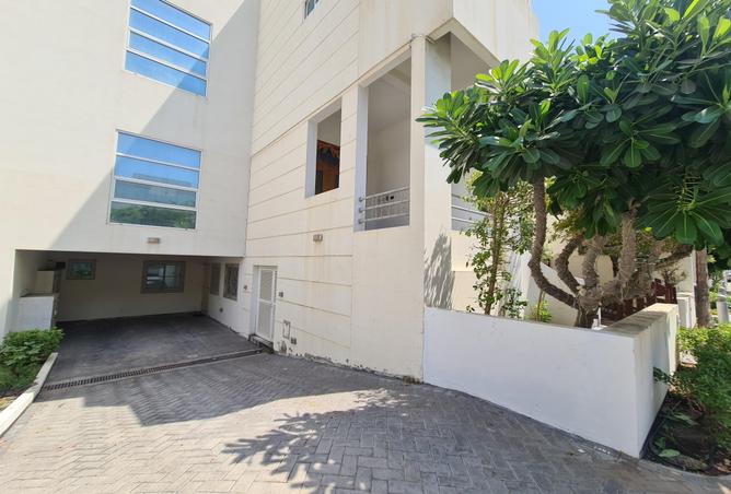 Villa - 4 Bedrooms - 4 Bathrooms for rent in Salmaniya - Manama - Capital Governorate