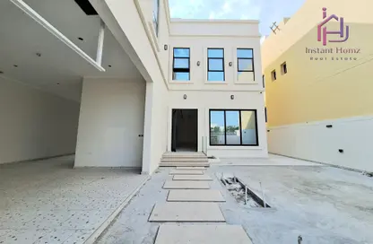 Villa - 4 Bedrooms - 5 Bathrooms for sale in Janabiya - Northern Governorate