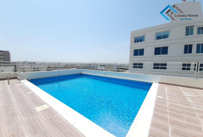 Apartment - 2 Bedrooms - 2 Bathrooms for rent in Busaiteen - Muharraq Governorate