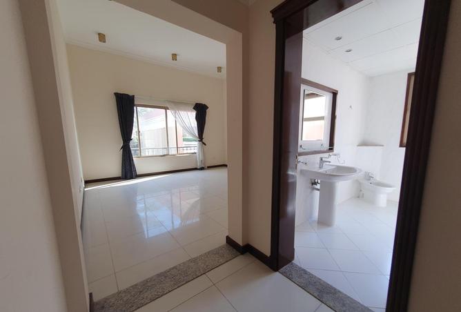 Villa - 4 Bedrooms - 5 Bathrooms for rent in Hamala - Northern Governorate