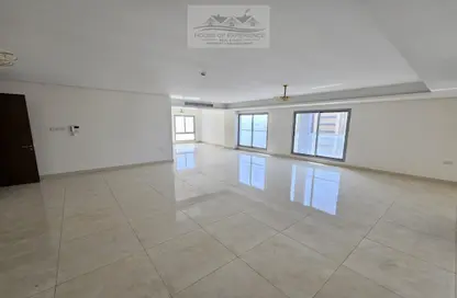 Apartment - 4 Bedrooms - 5 Bathrooms for sale in Hidd - Muharraq Governorate